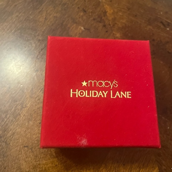 Macys Holiday Lane star pin - Picture 2 of 5